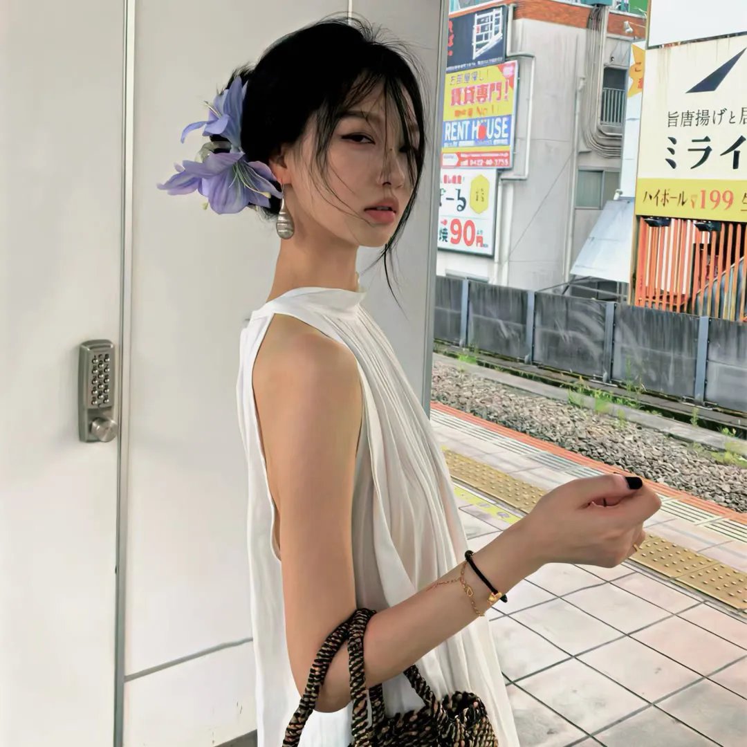 腰间持枪